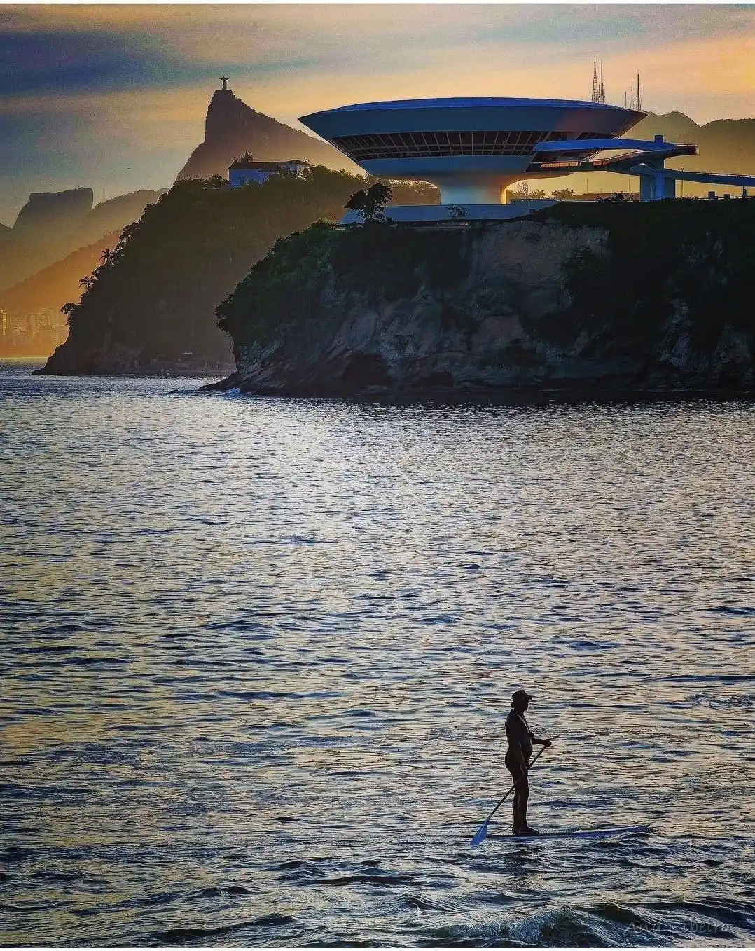 MAC Niterói above Guanabara Bay