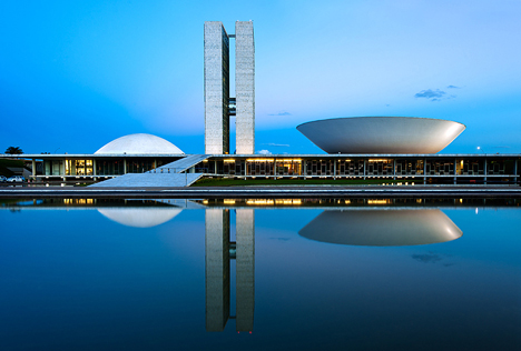 Congresso Nacional reflected in water at dusk